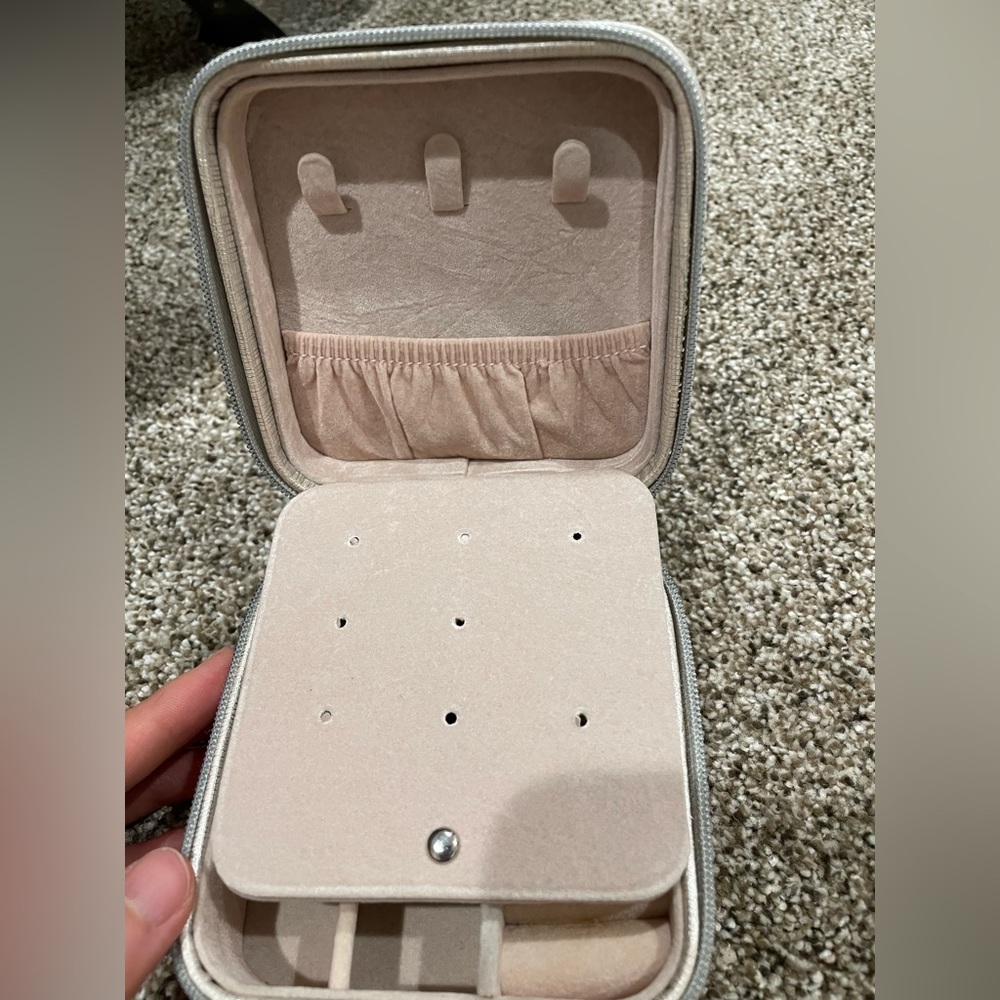 Portable jewelry case - perfect for travel